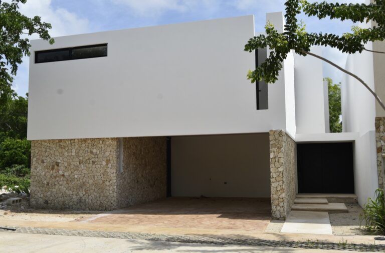 Baktun 125 Front-website